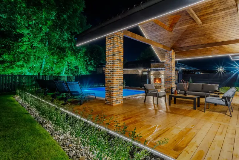 Горные травы и мёд на прилавке рынка в Адыгее